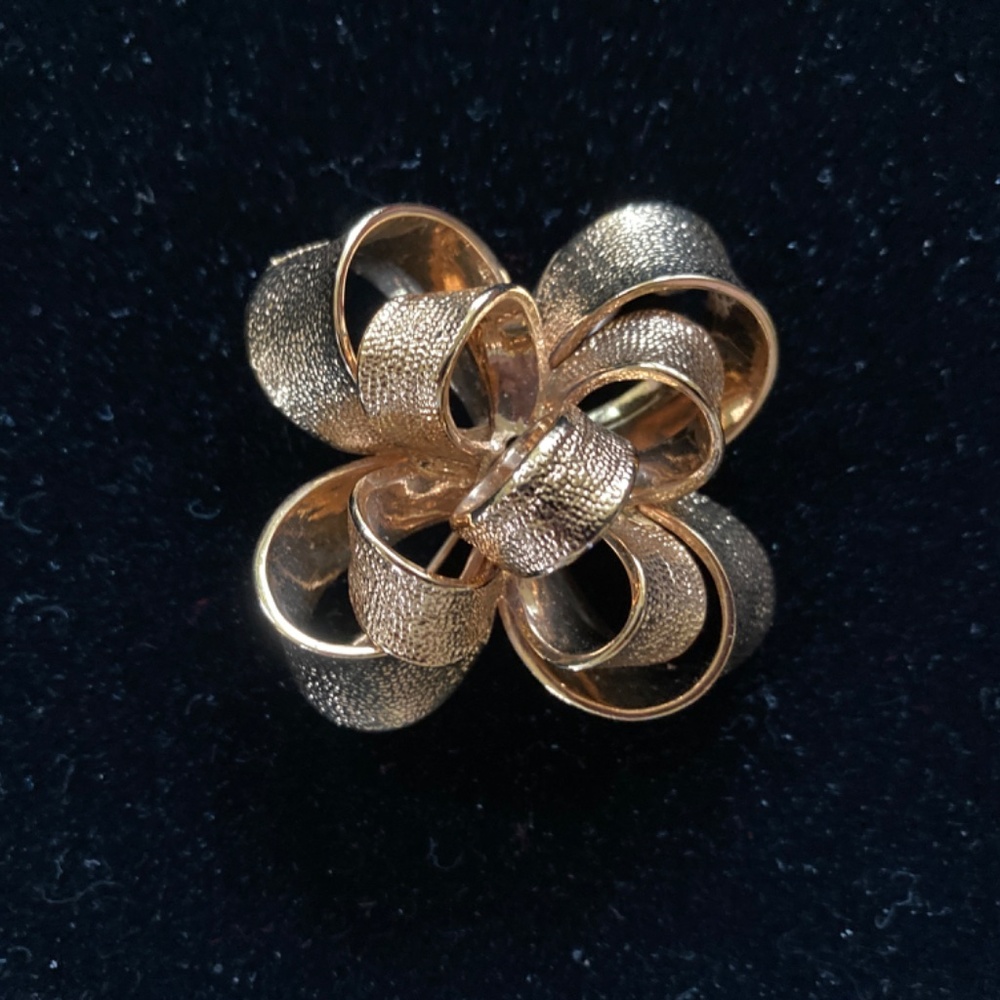 KJL Kenneth Jay Lane Textured & Dimensional Ribbon Pin/Warranty/Pouch/NEW!